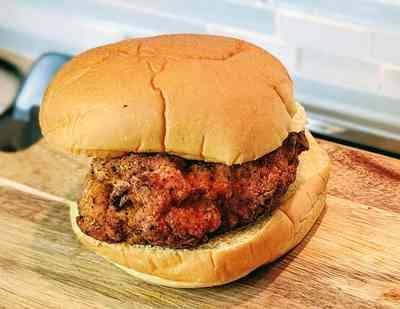 Dat'l Hook Ya Mild Heat Blackened Seasoning 5oz