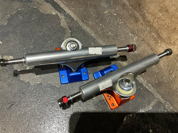 Ace af1 55 andonized blue/orange truck pair