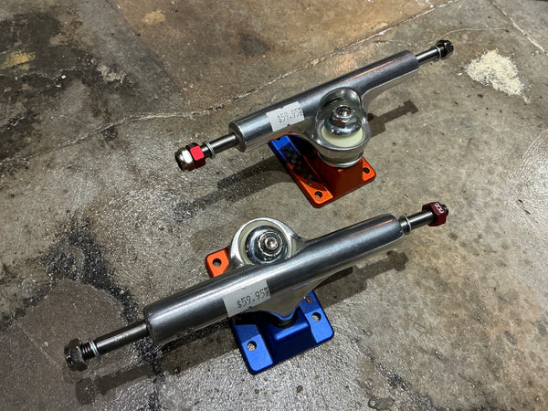 Ace af1 33 andonized blue/orange truck pair