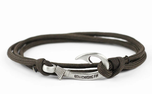 Chasing fin Acid Brown Fish Hook Bracelet